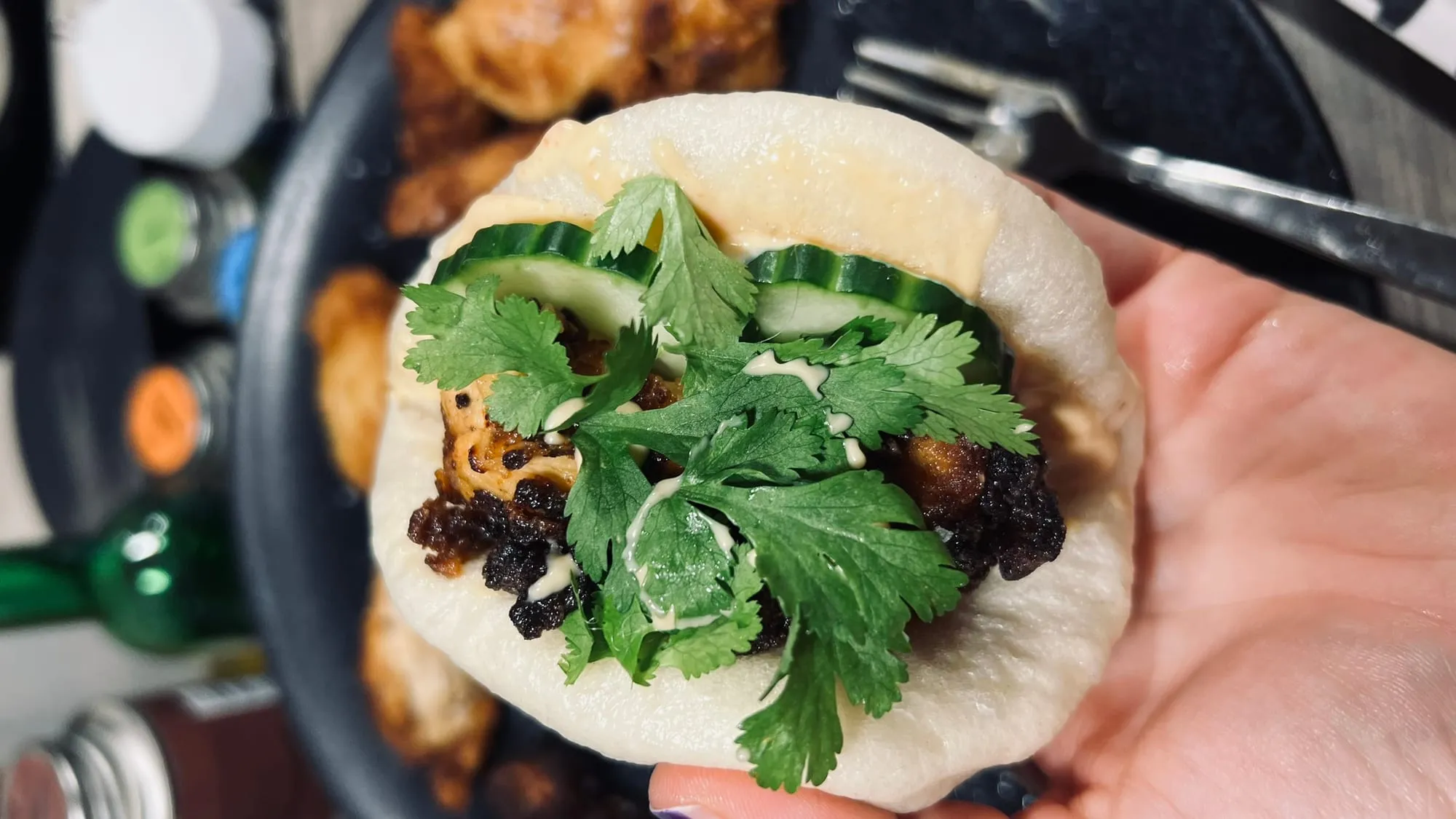 Bao Buns mit Crispy Chicken – Foto 4 von 9