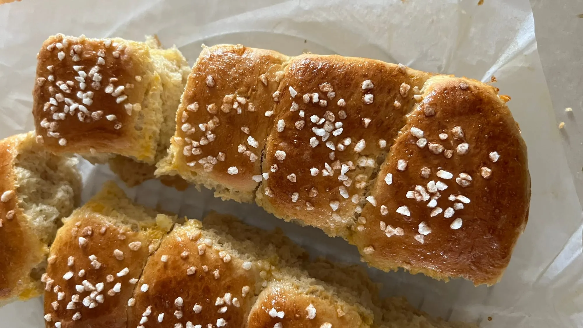 Brioche mit Hagelzucker