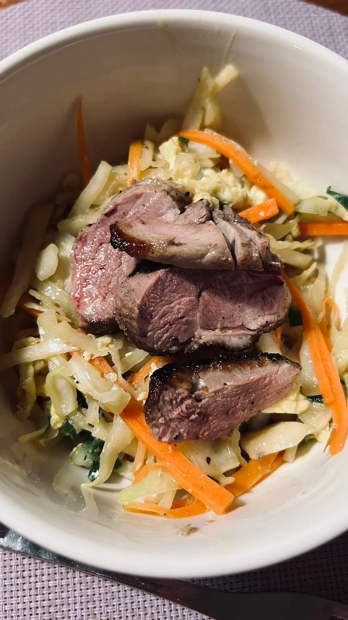 Entenbrust mit gebratenem Krautsalat