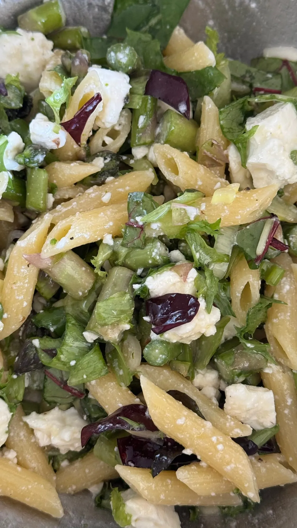 Nudelsalat mit Feta und Spargel
