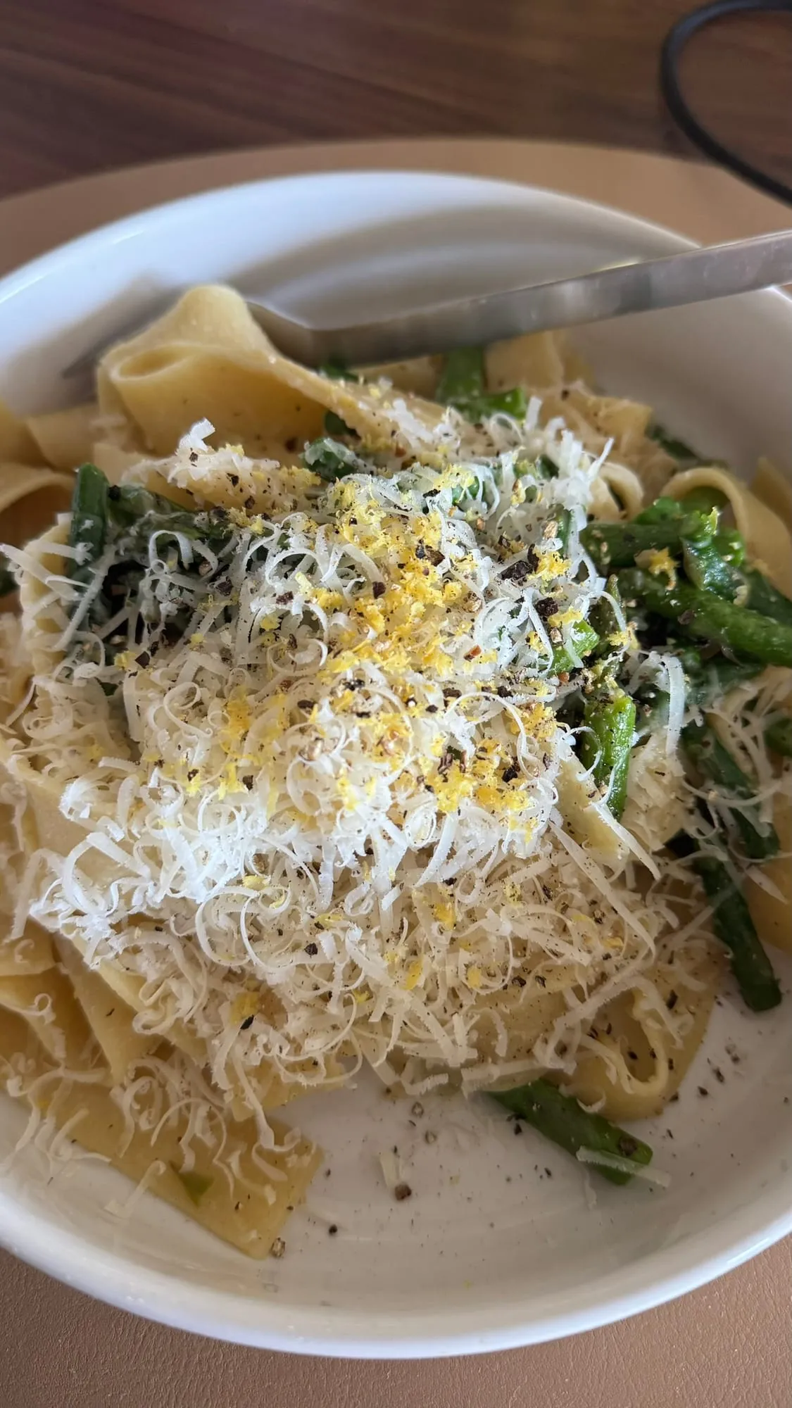 Pasta mit Spargel und Zitrone