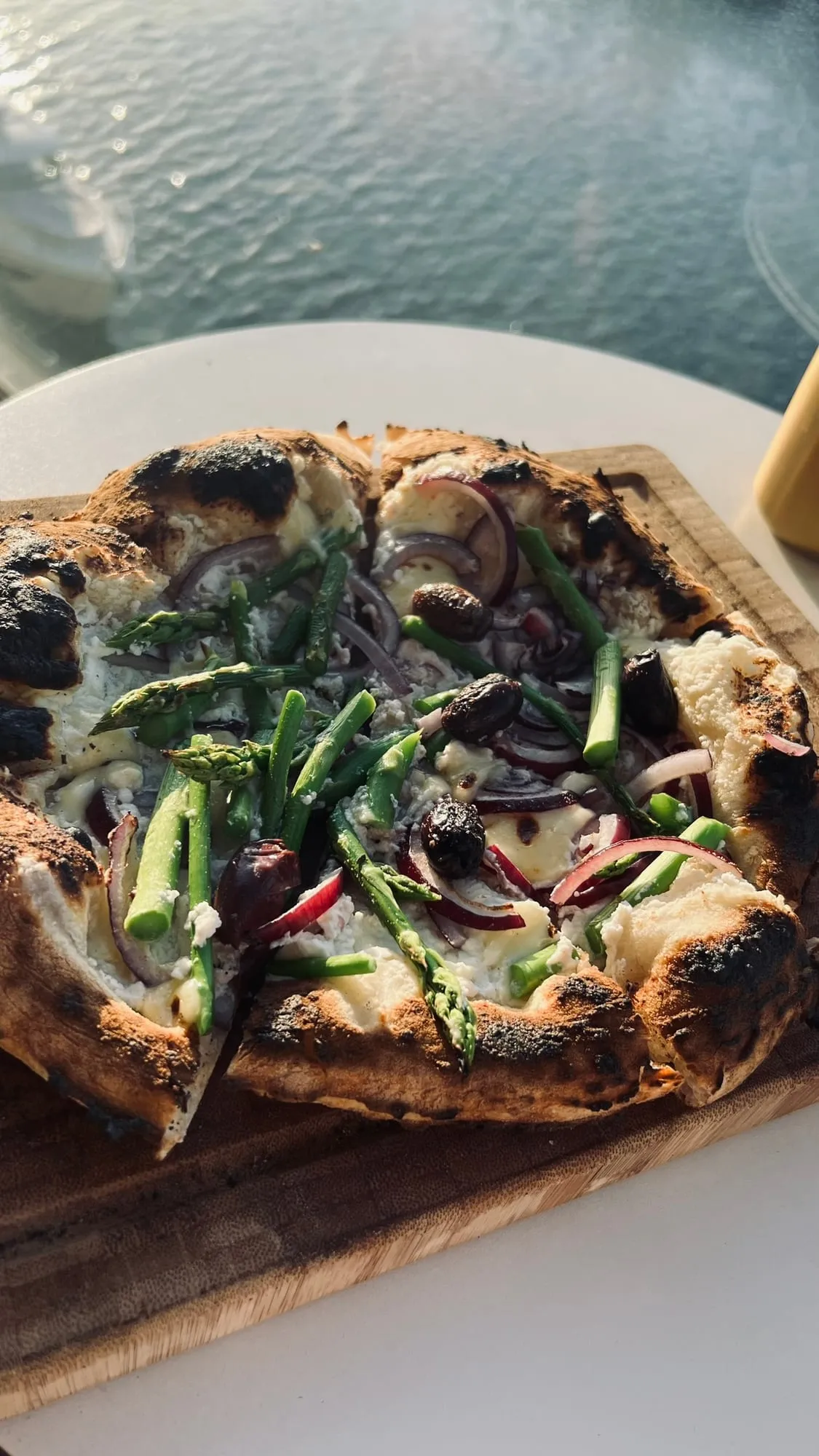 Pizza Bianca mit Spargel