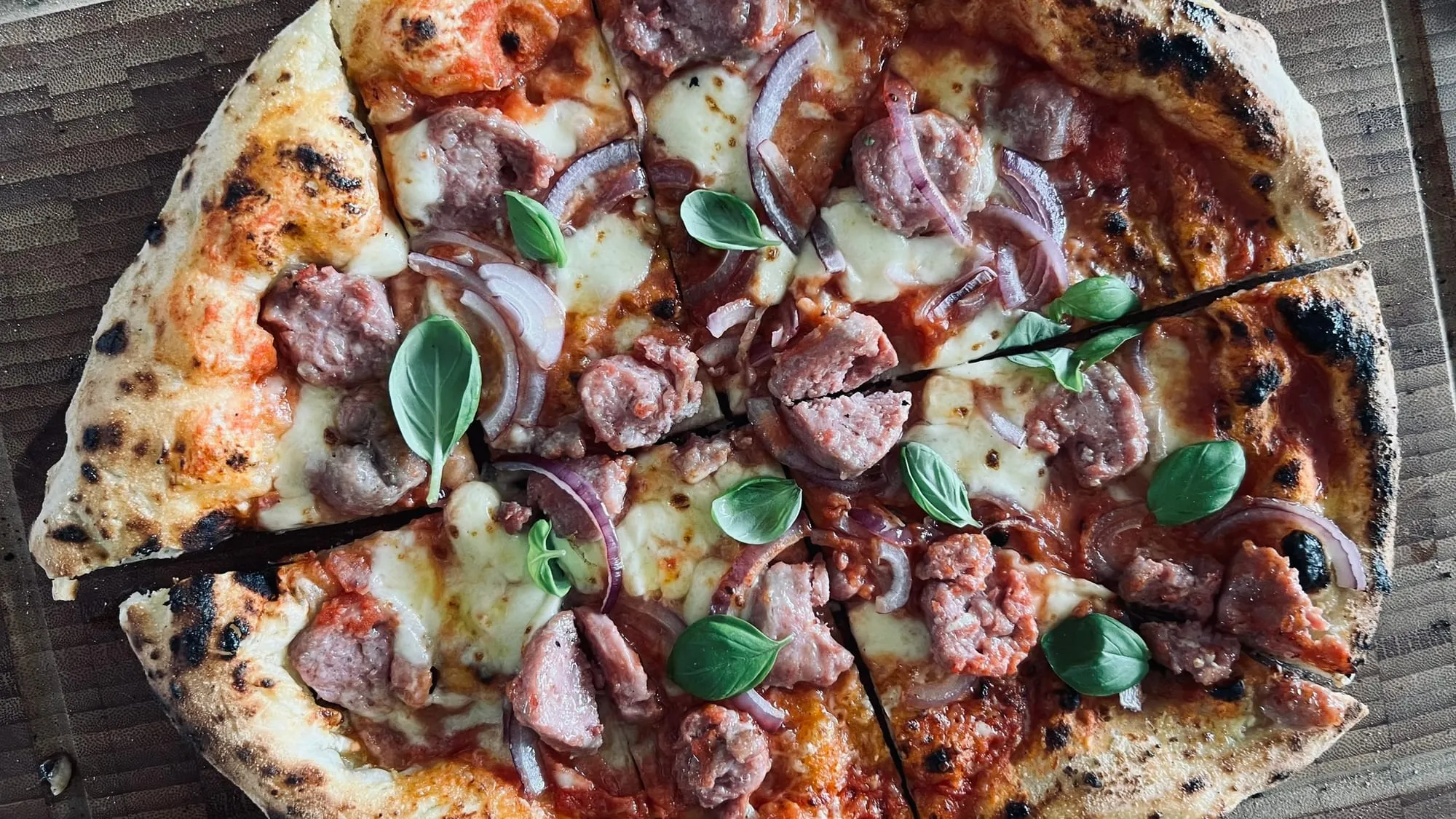 Pizza mit Salsiccia – Foto 1 von 2