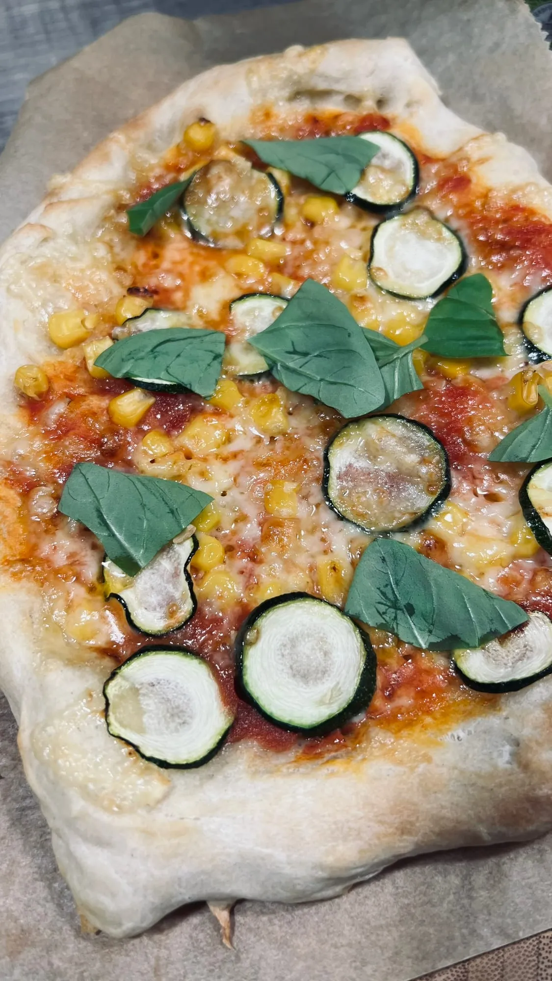Pizza mit Zucchini