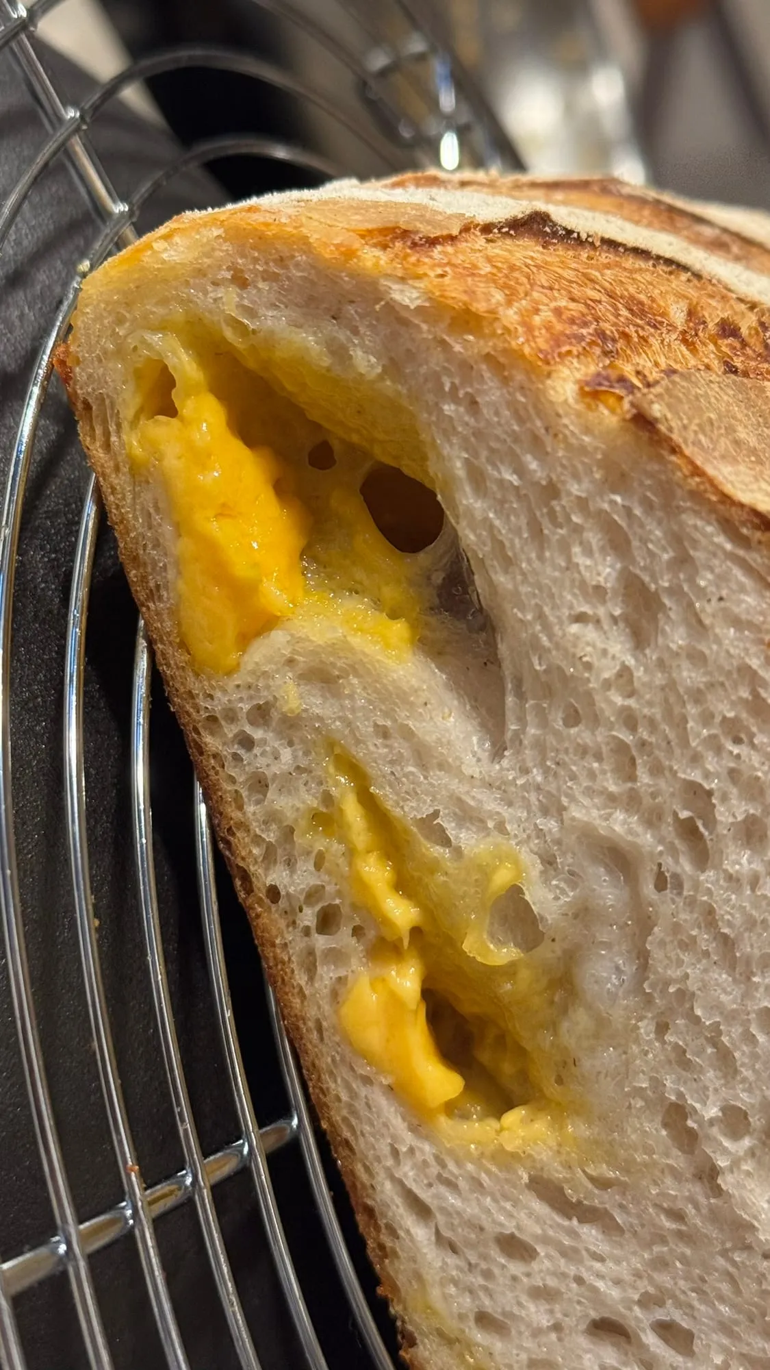 Sauerteigbrot mit Cheddar Cheese – Foto 3 von 6