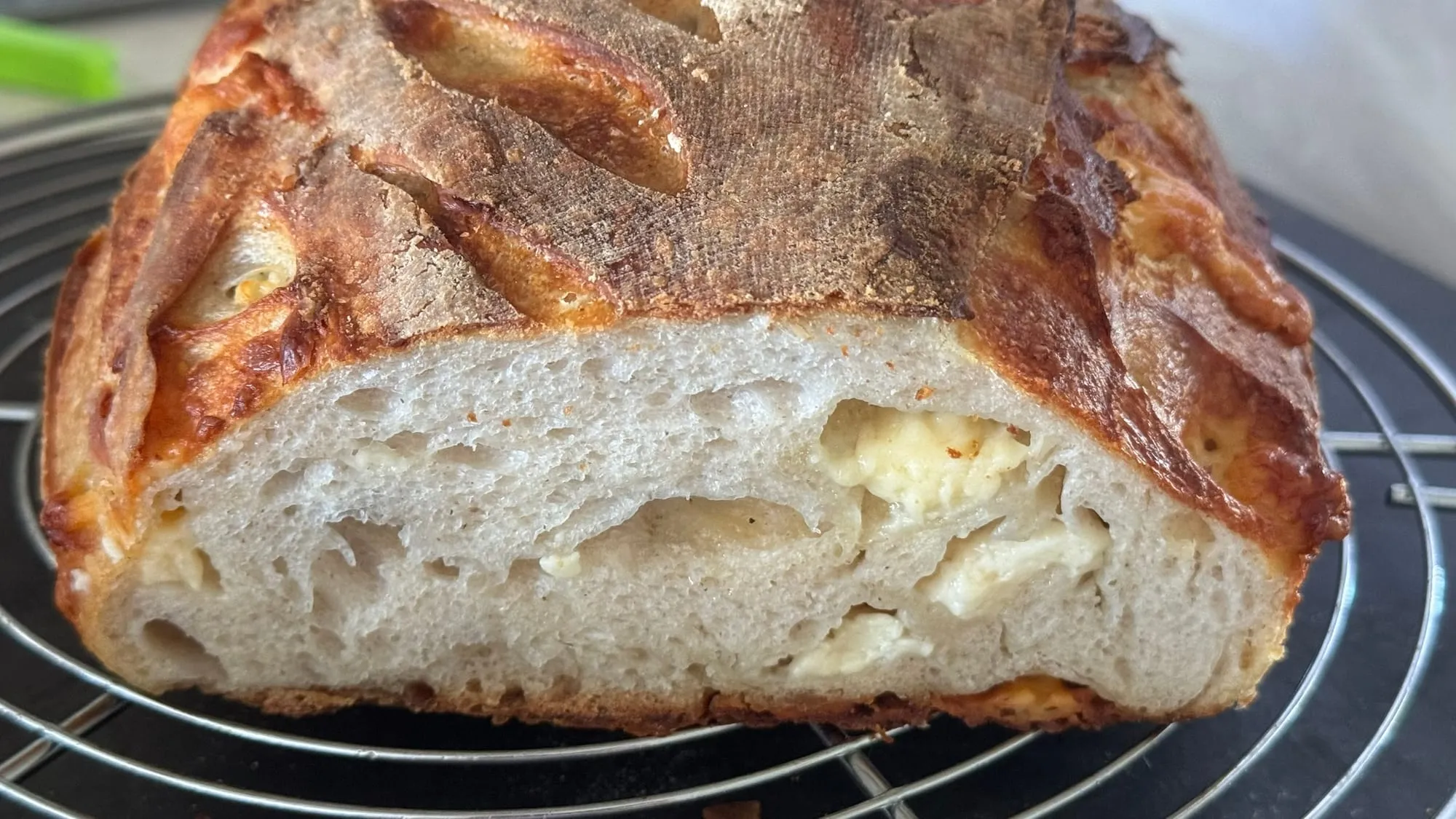 Sauerteigbrot mit Cheddar Cheese – Foto 5 von 6