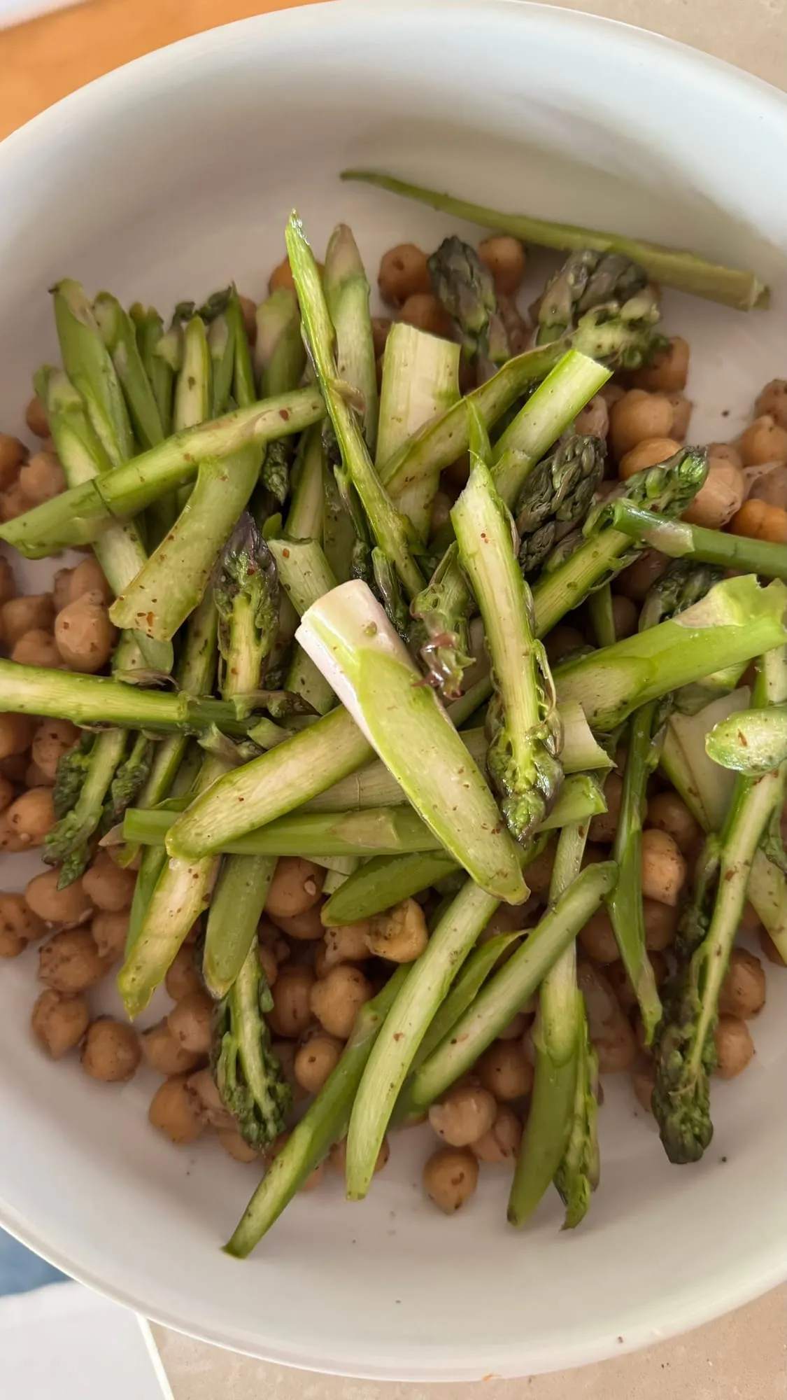 Spargel mit Kichererbsen